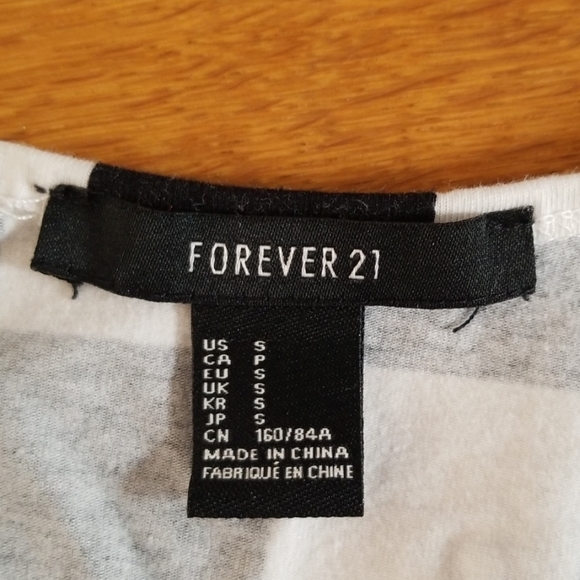 💜3 for $10💜 NWOT Checkered Crop Top - Picture 4 of 4